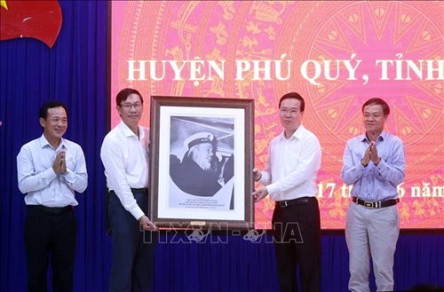 Chủ tịch nước Võ Văn Thưởng thăm và làm việc tại huyện đảo Phú Quý, Bình Thuận