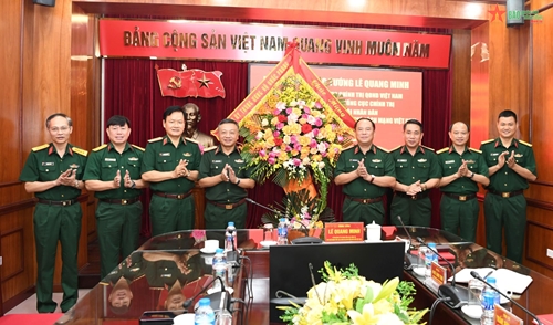 Trung tướng Lê Quang Minh chúc mừng các cơ quan báo chí Quân đội