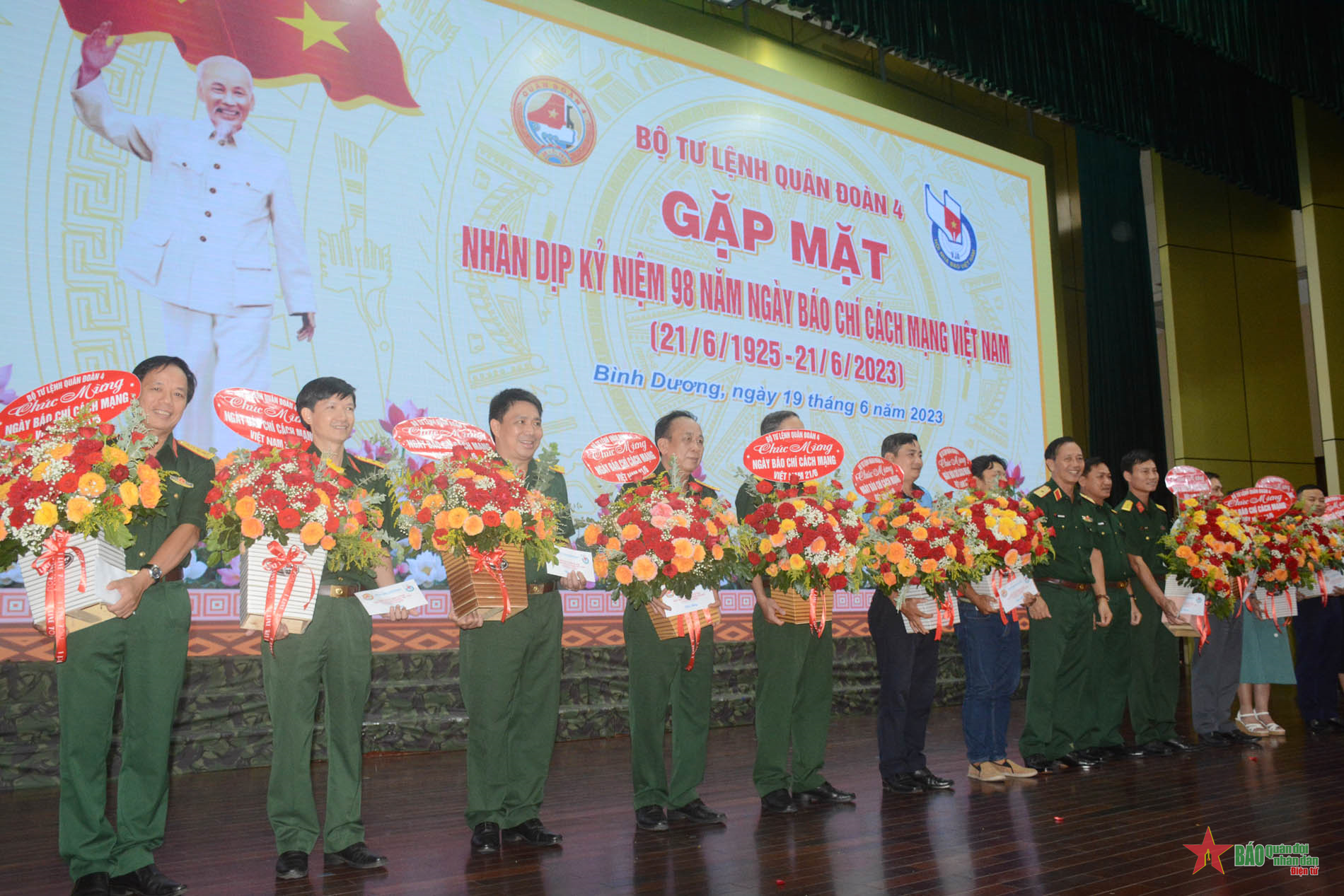 Quân đoàn 4 đẩy mạnh tuyên truyền về xây dựng đơn vị vững mạnh toàn diện 