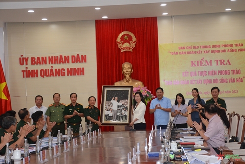 Trung tướng Trịnh Văn Quyết kiểm tra thực hiện Phong trào “Toàn dân đoàn kết xây dựng đời sống văn hóa” tỉnh Quảng Ninh