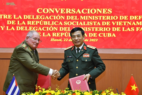 Đại tướng Phan Văn Giang hội đàm với Bộ trưởng Bộ các Lực lượng vũ trang cách mạng Cuba