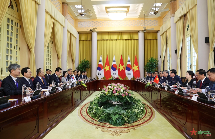 Hai nhà lãnh đạo tiến hành hội đàm sau lễ đón. Ảnh TUẤN HUY