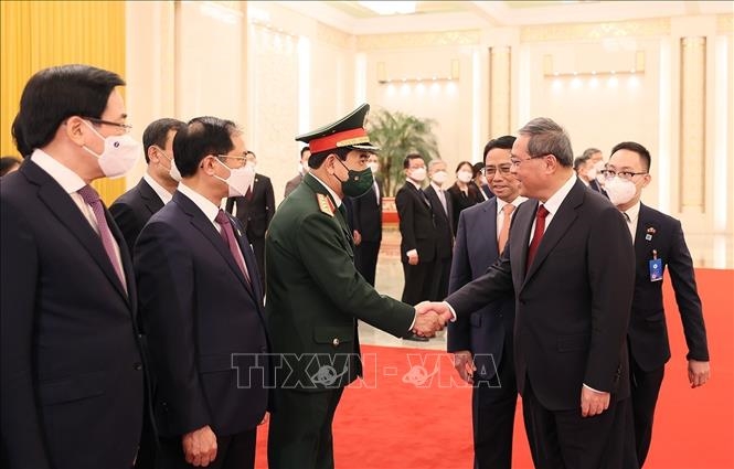 Đại tướng Phan Văn Giang, Ủy viên Bộ Chính trị, Phó bí thư Quân ủy Trung ương, Bộ trưởng Bộ Quốc phòng tháp tùng và tham gia các hoạt động của Thủ tướng tại Trung Quốc. Trong khuôn khổ chuyến thăm, dự kiến ngày mai (27-6), Bộ trưởng Phan Văn Giang dẫn đầu đoàn đại biểu cấp cao Bộ Quốc phòng Việt Nam có cuộc gặp song phương với Bộ trưởng Quốc phòng Trung Quốc Lý Thượng Phúc.