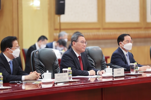 Thủ tướng Lý Cường chúc mừng những thành quả quan trọng Việt Nam đạt được trong phát triển kinh tế - xã hội. Ảnh: Báo Chính phủ