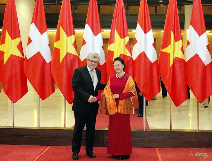  Chủ tịch Quốc hội Nguyễn Thị Kim Ngân và Chủ tịch Thượng viện Thụy Sĩ Ivo Bischofberger tại Nhà Quốc hội Việt Nam năm 2017.