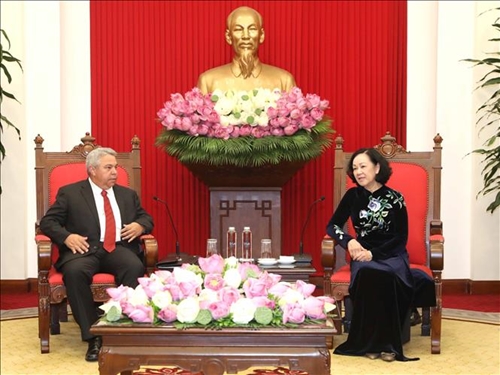 Làm sâu sắc hơn nữa quan hệ giữa tổ chức Công đoàn của Việt Nam và Cuba trong tình hình mới