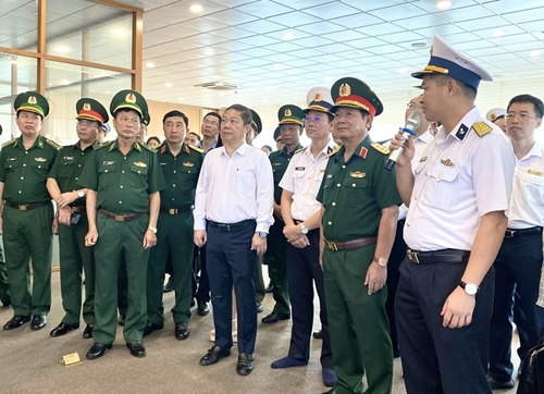 Thượng tướng Lê Huy Vịnh kiểm tra, làm việc với Bộ đội biên phòng TP Hồ Chí Minh về cải cách hành chính, chuyển đổi số tại cảng biển