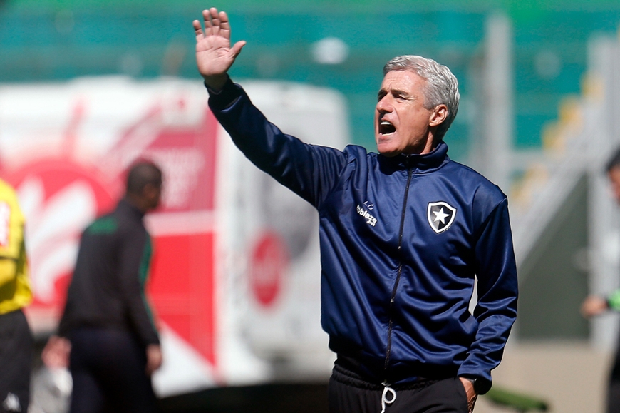 HLV Luis Castro có khả năng sẽ dẫn dắt Ronaldo và Al Nassr. Ảnh: Torcedores 