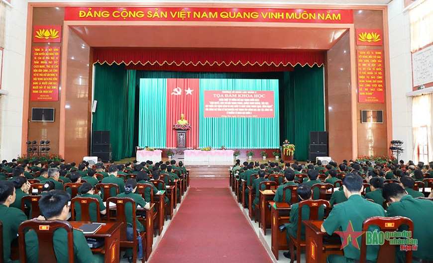 Quang cảnh buổi tọa đàm. 