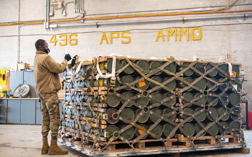 Đạn dược trong gói viện trợ quân sự cho Ukraine. Ảnh: Không quân Mỹ 