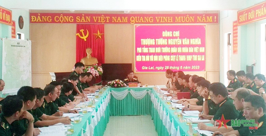 Quang cảnh buổi làm việc. 