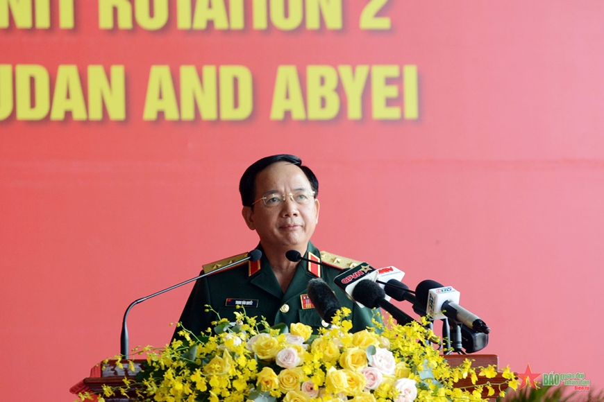 Trung tướng Trịnh Văn Quyết, Ủy viên Trung ương Đảng, Phó chủ nhiệm Tổng cục Chính trị Quân đội nhân dân Việt Nam đọc quyết định của Chủ tịch nước cử lực lượng tham gia GGHB Liên hợp quốc. 