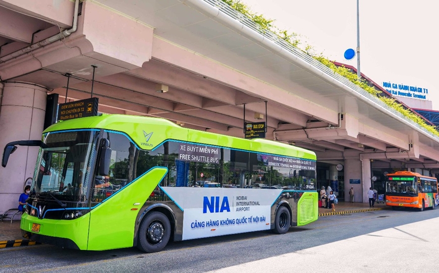 XE BUÝT SÂN BAY NỘI BÀI HOẠT ĐỘNG TỪ SÁNG SỚM ĐẾN TỐI MUỘN