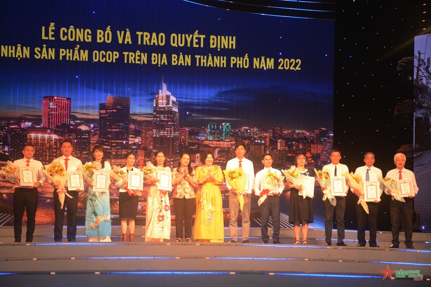 Các chủ thể nhận giấy chứng nhận sản phẩm OCOP TP Hồ Chí Minh năm 2022. 