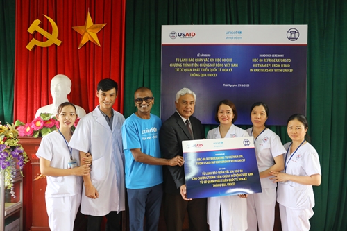 USAID và UNICEF cung cấp 590 tủ lạnh bảo quản vaccine giúp cải thiện tiếp cận tiêm chủng tại các xã khó khăn ở Việt Nam

