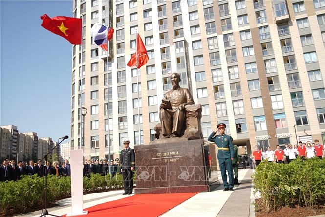  Quang cảnh Lễ khánh thành Tượng đài Chủ tịch Hồ Chí Minh tại TP St.Petersburg (Nga). 