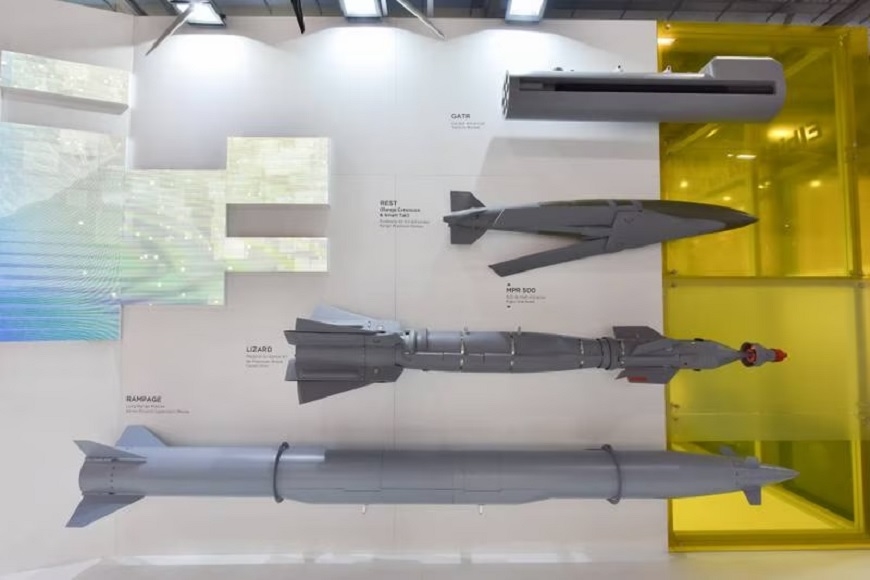 Tên lửa Rampage (dưới cùng) trưng bày tại Triển lãm hàng không quốc tế Farnborough năm 2022. Ảnh: Getty Images