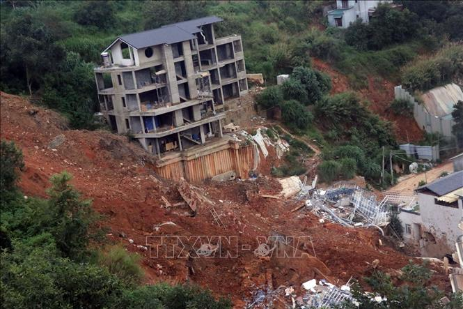 Chủ động đánh sập bờ taluy khu vực sạt lở ở Đà Lạt để giảm thiểu nguy hiểm