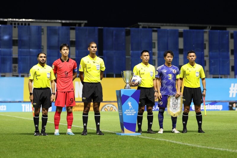 U17 Hàn Quốc và U17 Nhật Bản (quần áo xanh) đều đặt mục tiêu vô địch giải U17 châu Á 2023. Ảnh: Twitter Rio