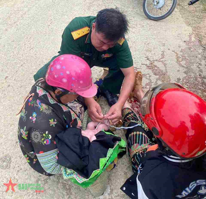 Quân y Đoàn Kinh tế-Quốc phòng 326 (Quân khu 2): Đỡ đẻ thành công cho một sản phụ bất ngờ sinh con giữa đường