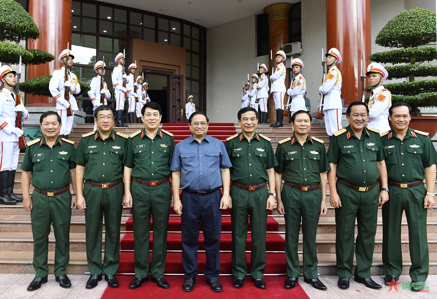  Thủ tướng Phạm Minh Chính và các đồng chí lãnh đạo Bộ Quốc phòng dự hội nghị.