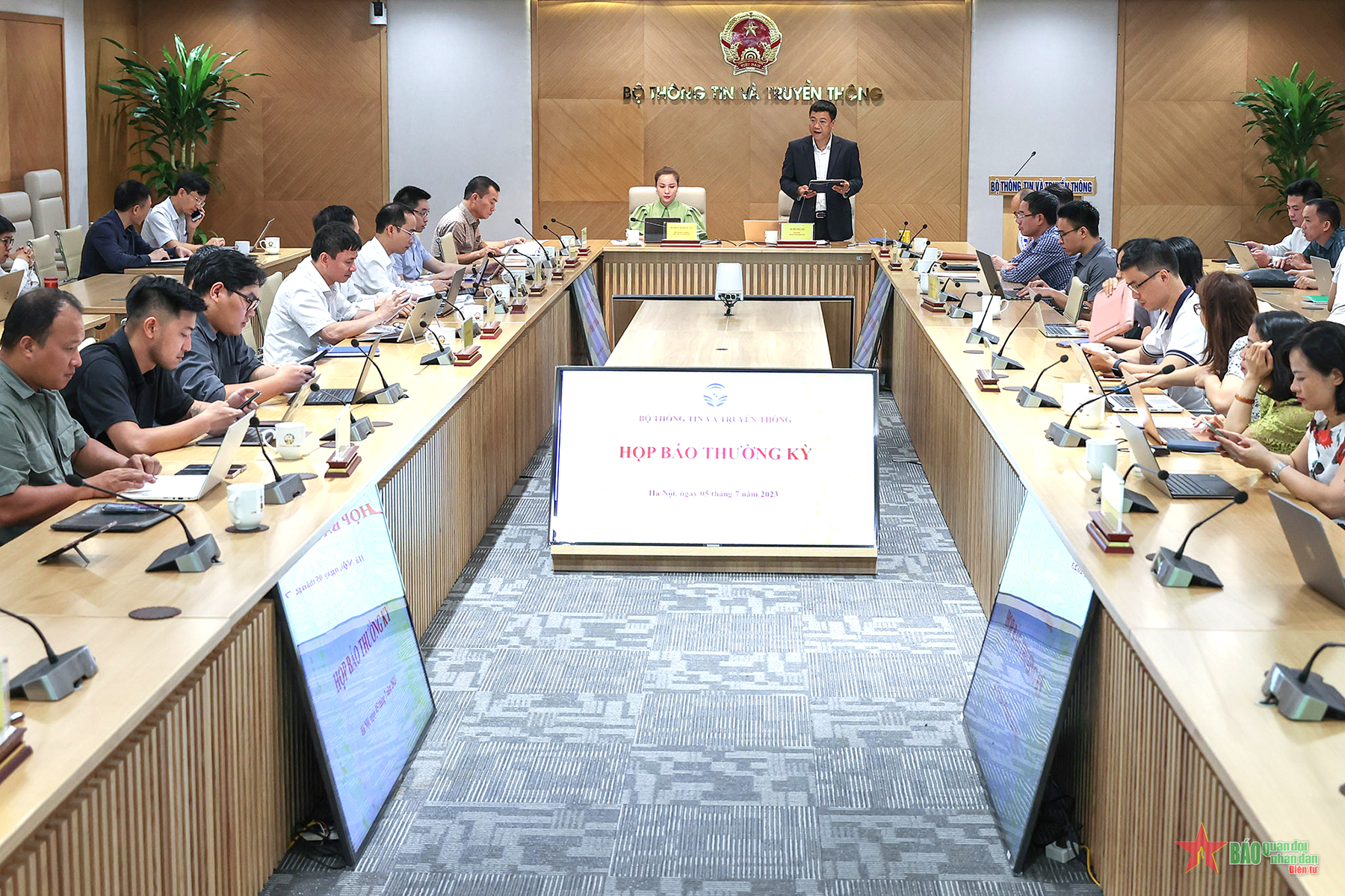 Bộ Thông tin và Truyền thông: Chặn, gỡ bỏ nhiều bài viết đăng thông tin sai sự thật, tài khoản giả mạo