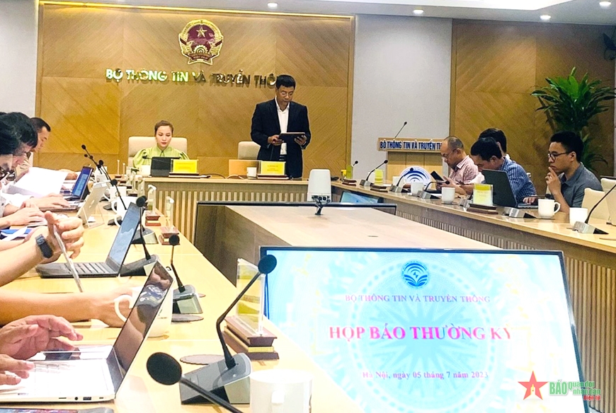 Quang cảnh buổi họp báo. 