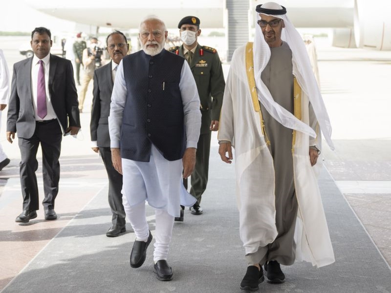  Thủ tướng Ấn Độ Narendra Modi và Tổng thống UAE Sheikh Mohamed bin Zayed Al Nahyan trong chuyến thăm UAE, tháng 6-2022. Ảnh: Gulf News