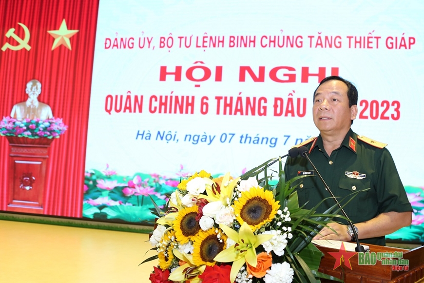 Thiếu tướng Đỗ Đình Thanh, Phó bí thư Đảng ủy, Tư lệnh Binh chủng phát biểu tại hội nghị. 