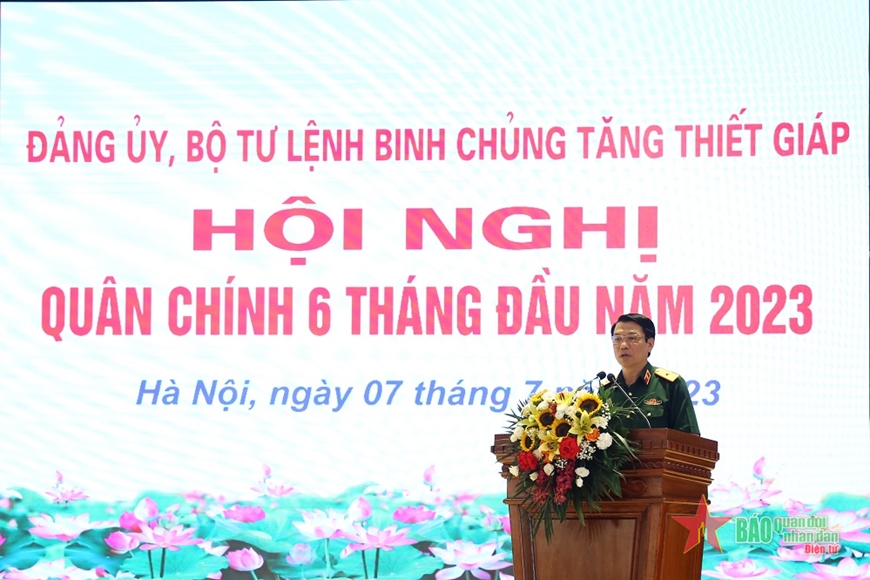Thiếu tướng Nguyễn Đức Dinh, Bí thư Đảng ủy, Chính ủy Binh chủng Tăng thiết giáp Quán triệt Nghị quyết lãnh đạo thực hiện nhiệm vụ 6 tháng cuối năm 2023. 