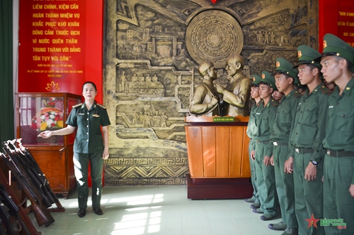 Bộ đội Biên phòng tỉnh Đắk Lắk tổ chức tham quan, học tập truyền thống cho chiến sĩ mới