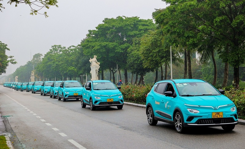 Dịch vụ taxi của Công ty Cổ phần Di chuyển xanh và thông minh GSM hoạt động tại Hà Nội. Ảnh: MAI HÀ 