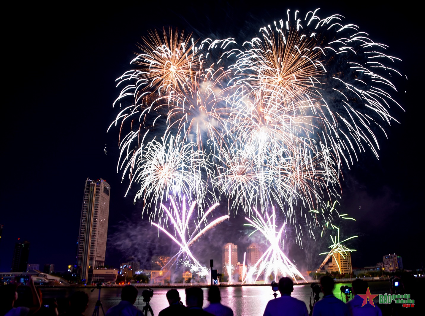 Đội tuyển pháo hoa Pháp giành ngôi quán quân tại Lễ hội pháo hoa quốc tế Đà Nẵng 