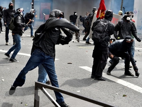 Pháp căng mình chuẩn bị cho các cuộc tuần hành chống bạo lực của cảnh sát