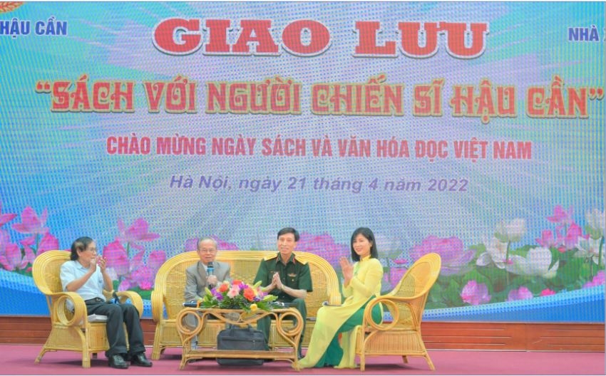  Nhà xuất bản Quân đội nhân dân phối hợp với Học viện Hậu cần tổ chức giao lưu 