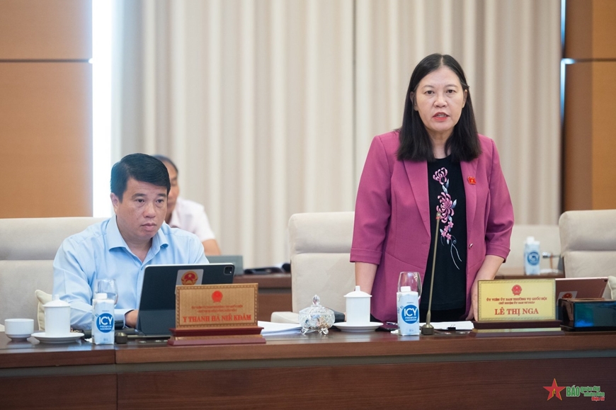 Chủ nhiệm Ủy ban Tư pháp Lê Thị Nga cho biết cử tri băn khoăn vì thi vào lớp 10 khó hơn thi đại học. 