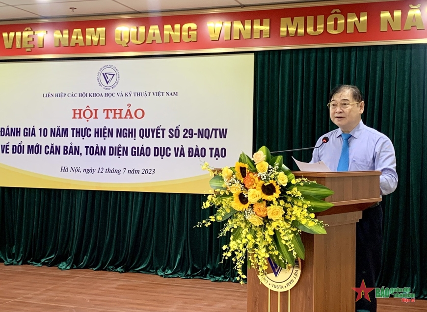  TSKH Phan Xuân Dũng, Chủ tịch Liên hiệp các Hội Khoa học và Kỹ thuật Việt Nam phát biểu tại hội thảo.