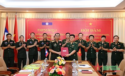 タインホア国境警備隊とフアパン県沿岸警備隊との会談