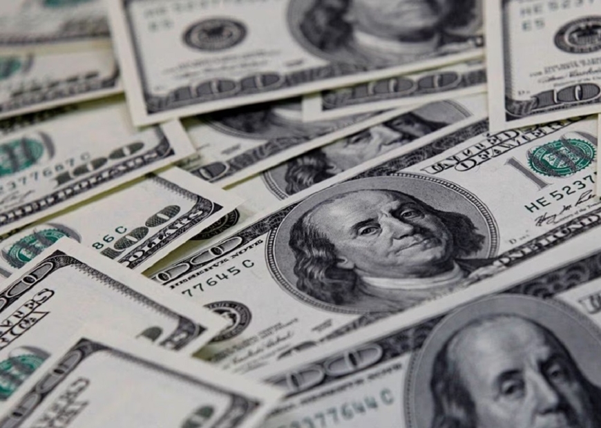  Tỷ giá USD hôm nay 13-7-2023: Đồng USD rớt xuống mức thấp nhất một năm. Ảnh minh họa: Reuters