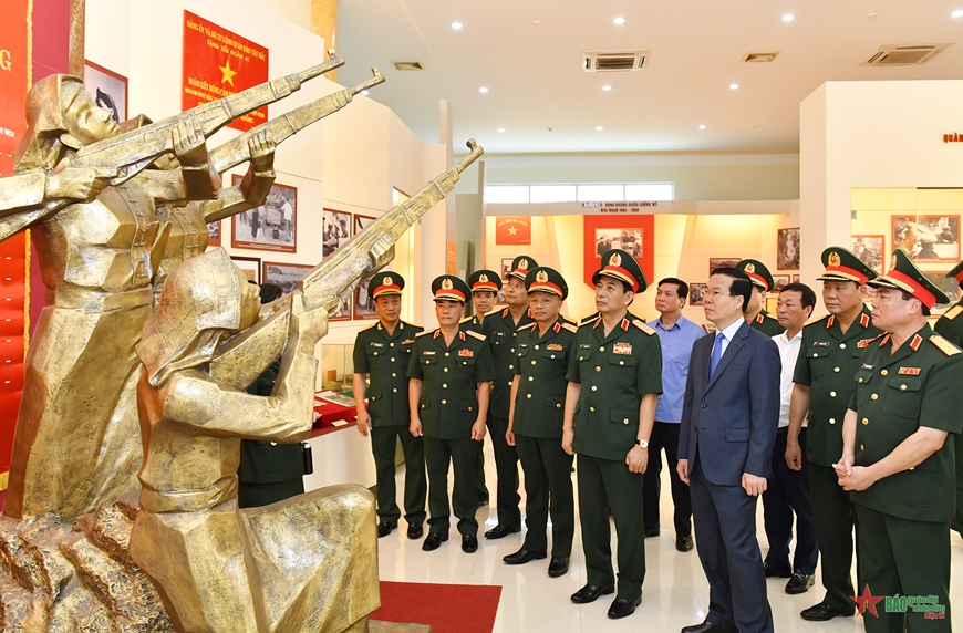 Chủ tịch nước Võ Văn Thưởng thăm, làm việc tại Quân khu 2