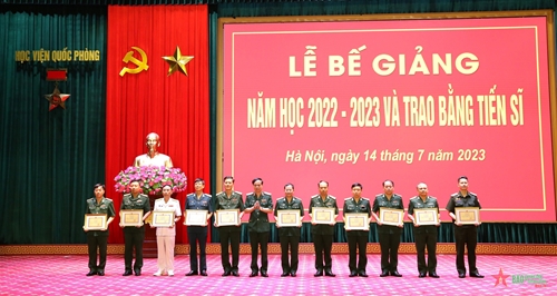 Học viện Quốc phòng bế giảng năm học 2022-2023