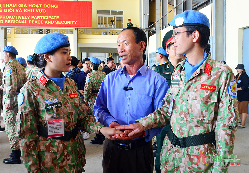 Hậu phương vững chắc, vững tin lên đường