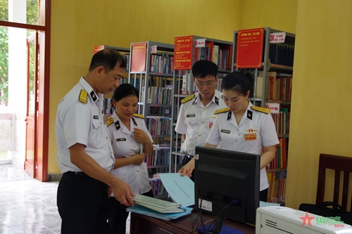 Quân chủng Hải quân chấm thi thư viện, phòng đọc, Phòng Hồ Chí Minh tại Lữ đoàn Công binh 131

