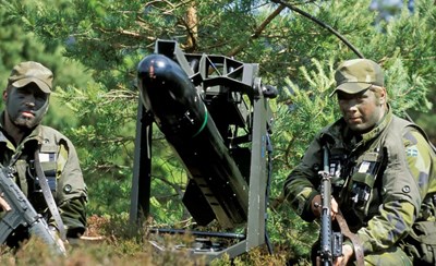 「地獄」ミサイルを備えたスウェーデンのRBS-17沿岸防衛システム