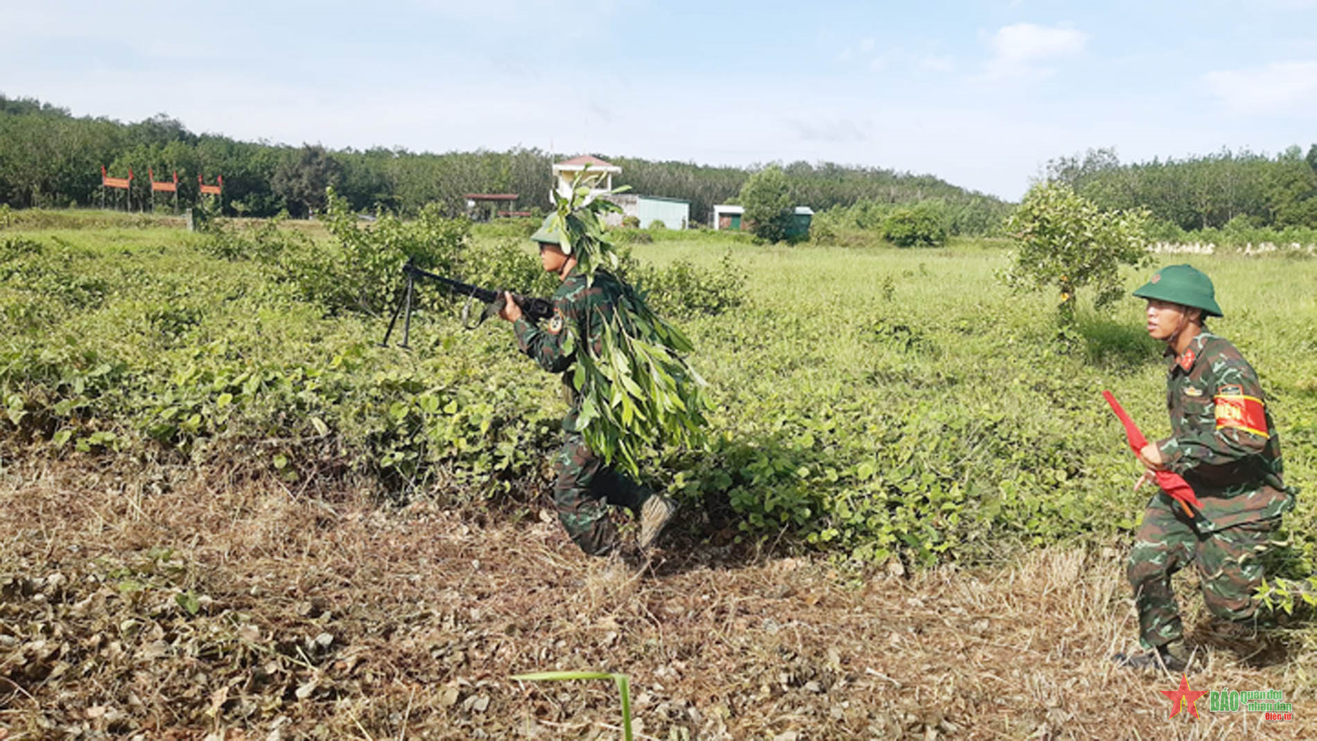 Bộ CHQS tỉnh Bình Phước diễn tập trung đội bộ binh tập kích có bắn đạn thật