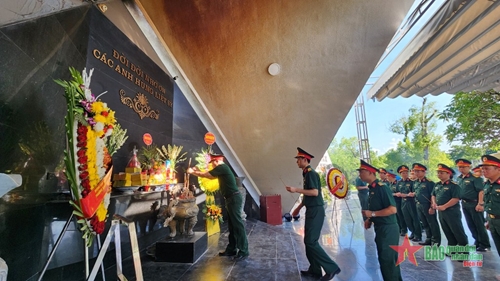 Nhà máy Z181: Dâng hương tưởng niệm các anh hùng liệt sĩ tại Điện Biên