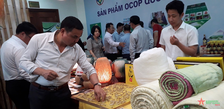  Chăn làm từ tơ tằm - Một sản phẩm OCOP của TP Hà Nội.