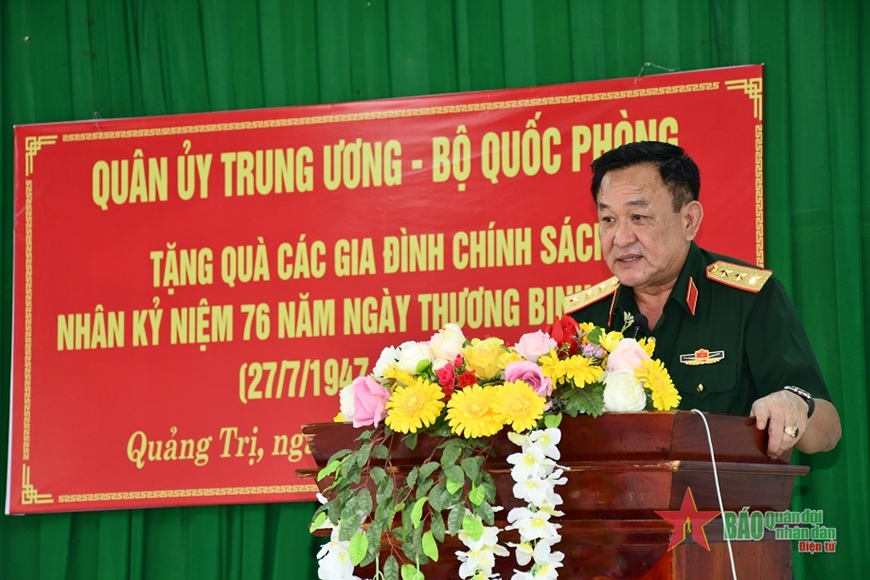  Thượng tướng Võ Minh Lương phát biểu tại buổi tặng quà các gia đình chính sách.
