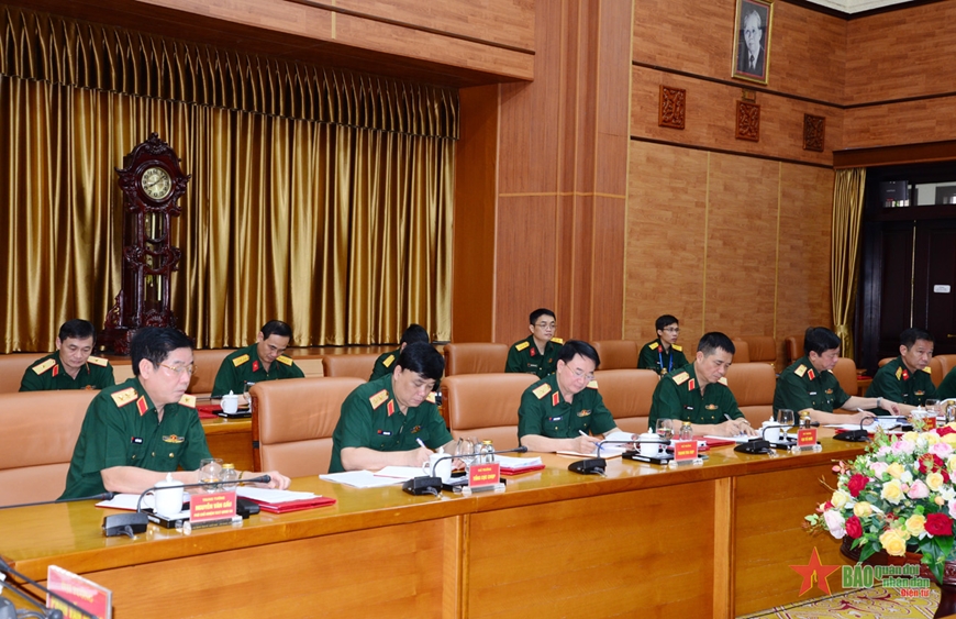  Lãnh đạo Bộ Quốc phòng và các đại biểu dự buổi làm việc.