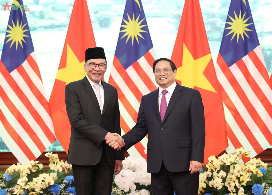 Thủ tướng Phạm Minh Chính và Thủ tướng Malaysia Anwar Ibrahim. Ảnh: VIỆT TRUNG